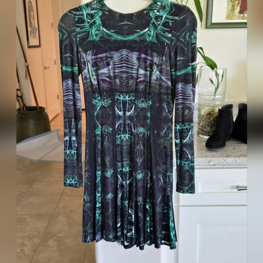 Chic Long Sleeve Dress in Black and Green